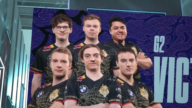 巨额的工资 巨额的工资